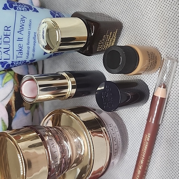 ESTEE LAUDER 10-Piece Cosmetic Set Bag Included. (NWOT ) Never Used - Picture 3 of 6